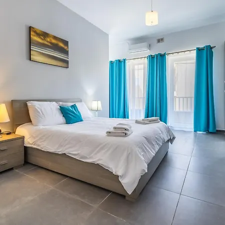 Semesterbostad Private Duplex In The Heart Of St Julians St. Julian's